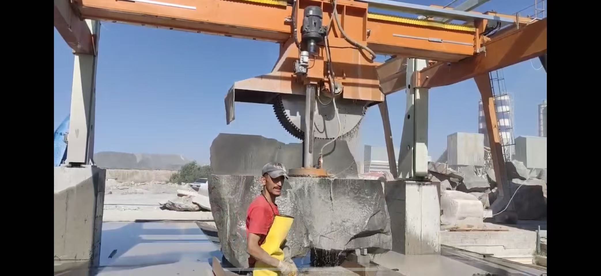 kasus perusahaan terbaru tentang Mesin Pemotong Blok 4 Kolom Multiblade di Armenia